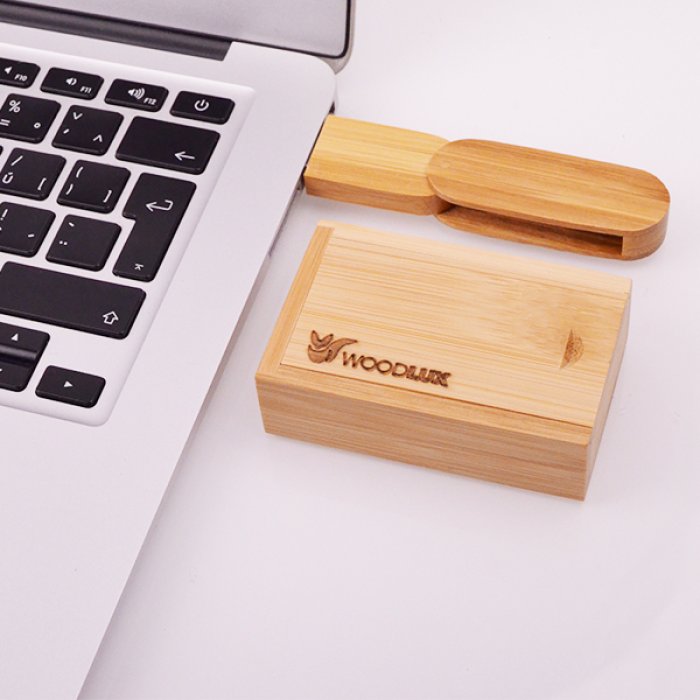 USB 8GB Oak v dřevěné krabičce s vlastním textem