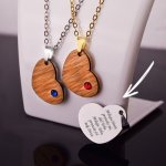 Srdíčko SWAROVSKI s exotickým dřevem a vlastním textem